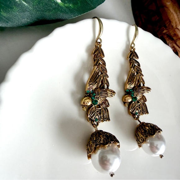Gold Bird Green Crystal Earrings Vintage Style Ornate Jewelry Faux Pearl NEW - Picture 6 of 9